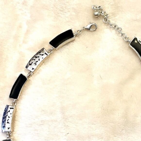 🍃 Vintage 1990’s necklace,  hammered silver, & shiny black enamel-like finish. - Picture 3 of 4